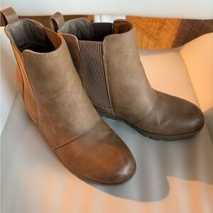 Chelsea Leather Wedge Brown Boots Women’s size 8